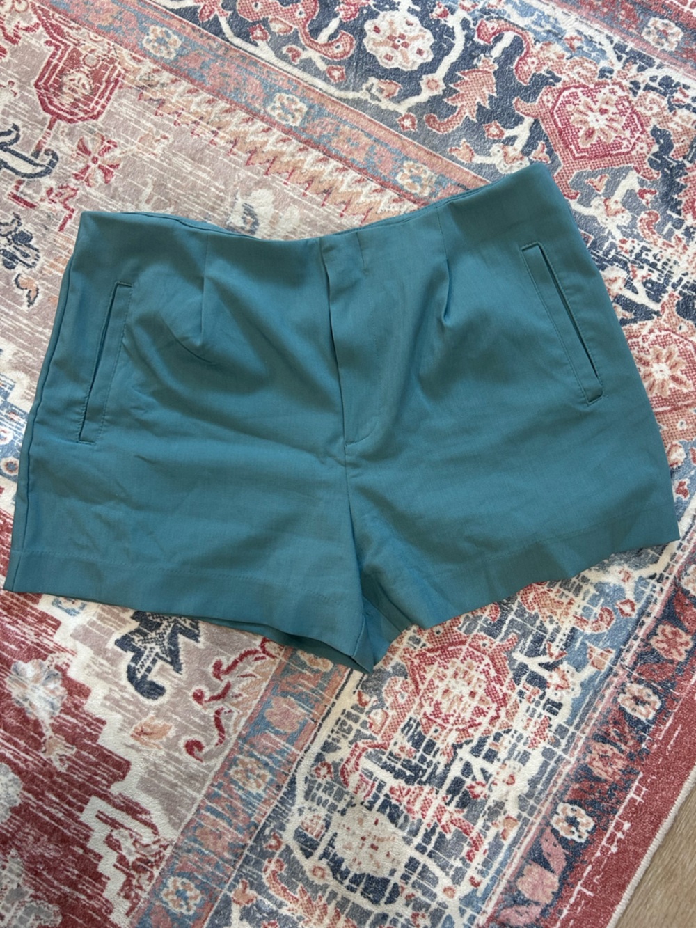 a new day Sage High-Waist Tailored Shorts size 16
